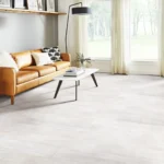 Piso Vinílico Frigg Gris Claro Happiness  2 mm LVT Tránsito Residencial Autoadhesivo - Image 2
