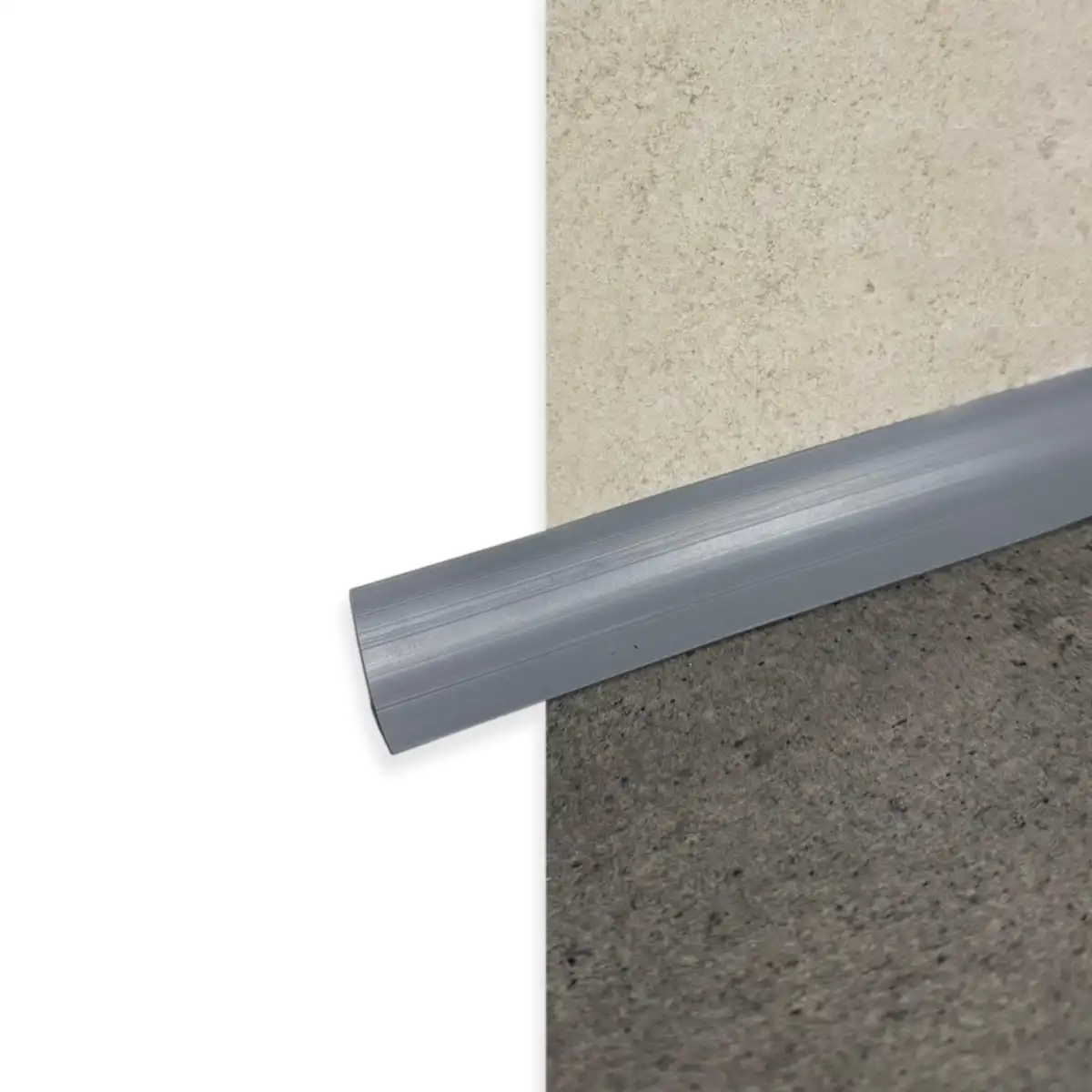 FRCFG-C.-01.webp Zócalo Sanitario Curvo Gris Chico CleanBase Frigg 2.5 cm 30m - Image 1