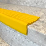 Protector Nariz Escalón Frigg Secure 7.5 cm Perfil de PVC Amarillo 1.2 m - Image 2