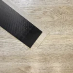 Piso Vinílico Pegable Glubase Listón Treca 2 mm LVT Tránsito Comercial Frigg 5.02m² - Image 2