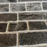 Placa 3D Autoadhesiva Classical Brick Plomo Revestimiento Lifewall 70x70 cm Pack x10 - Image 3