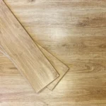 Piso Flotante Frigg Vision Roble 8 mm HDF Simil Madera Alto Tránsito Click 2.71 m² Caja