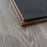 Piso Flotante Frigg Waterblock Gris Himalaya 8 mm HDF Tránsito Comercial Click 2.44m² - Image 3