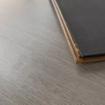 Piso Flotante Frigg Waterblock Gris Apenino 8 mm HDF Tránsito Comercial Click 2.44m² - Image 3