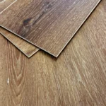 Piso Vinílico Click Frigg Prostep Madroño 5.5 mm SPC Virgen Tránsito Comercial Alto 2.02m² - Image 4