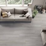 Piso Vinílico Frigg Ceniza Happiness  2 mm LVT Tránsito Residencial Autoadhesivo - Image 3