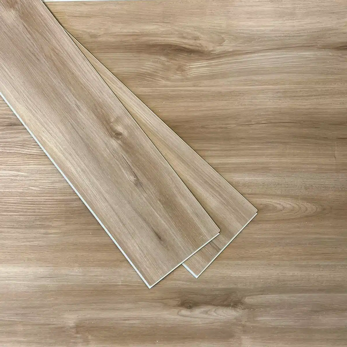 ROBLE-NEPAL-1.webp Piso Vinílico Basis Roble Nepal 4.3 mm SPC Tránsito Comercial Click - Image 1