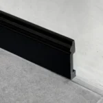 Zócalo Frigg Moldurado Negro EPS Antihumedad 8 cm