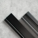 Zócalo Frigg Moldurado Negro EPS Antihumedad 8 cm - Image 2